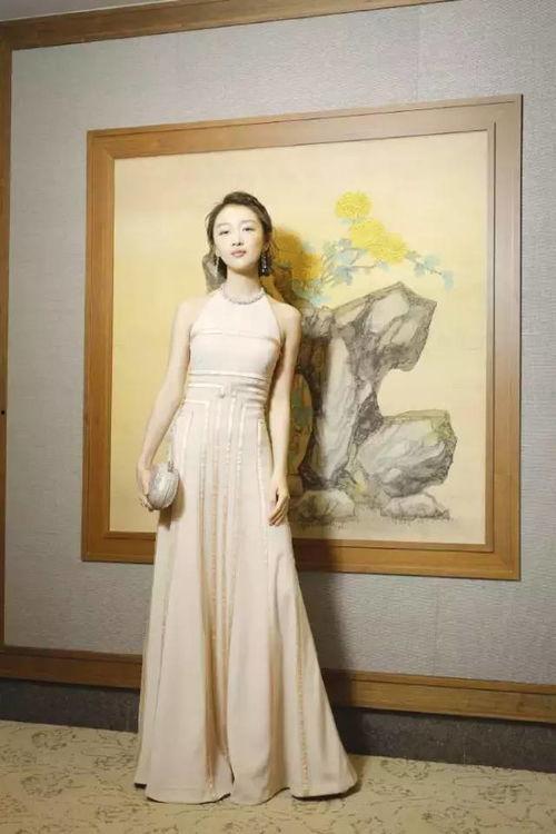 周冬雨爆料八卦新闻,娱乐圈那些不为人知的幕后故事